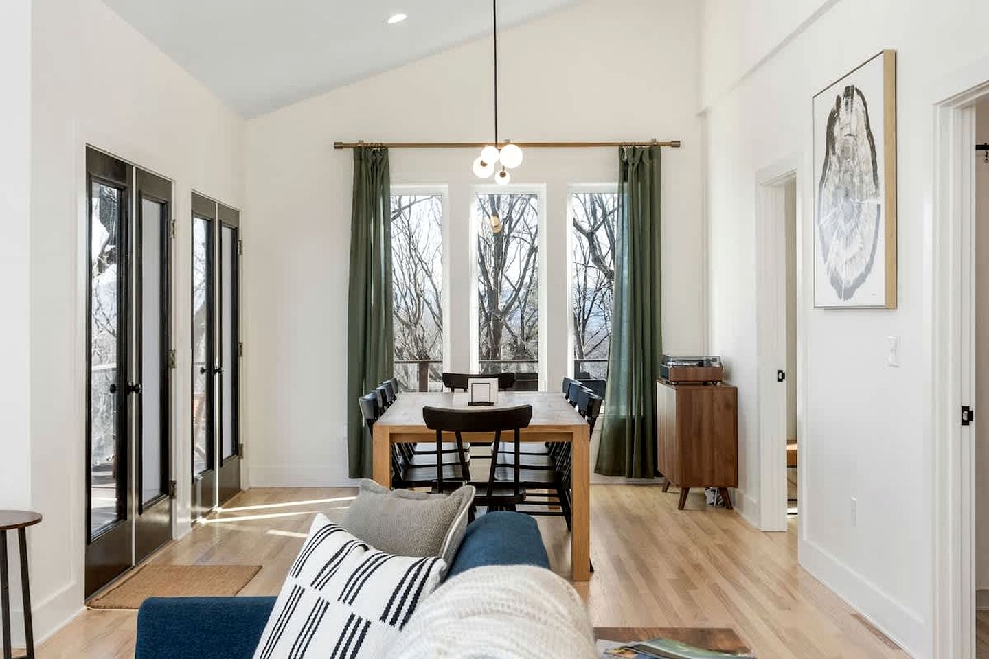 Luxury Mountain Cabin with Hot Tub & Panoramic Views Near Blue Ridge Parkway, Afton VA