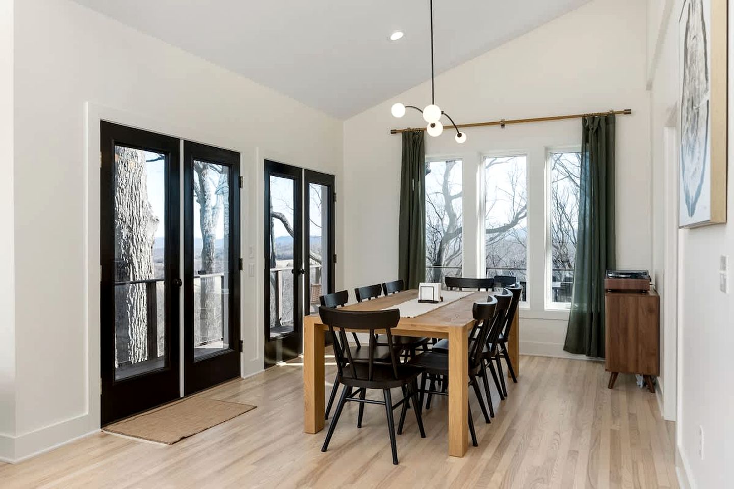 Luxury Mountain Cabin with Hot Tub & Panoramic Views Near Blue Ridge Parkway, Afton VA