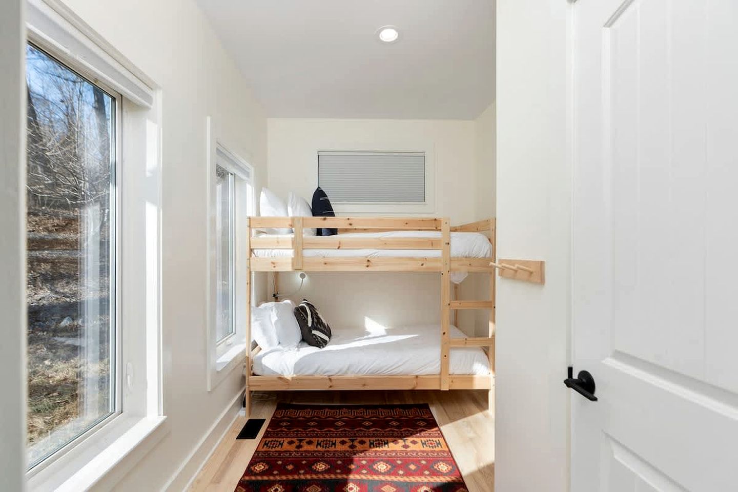 Luxury Mountain Cabin with Hot Tub & Panoramic Views Near Blue Ridge Parkway, Afton VA