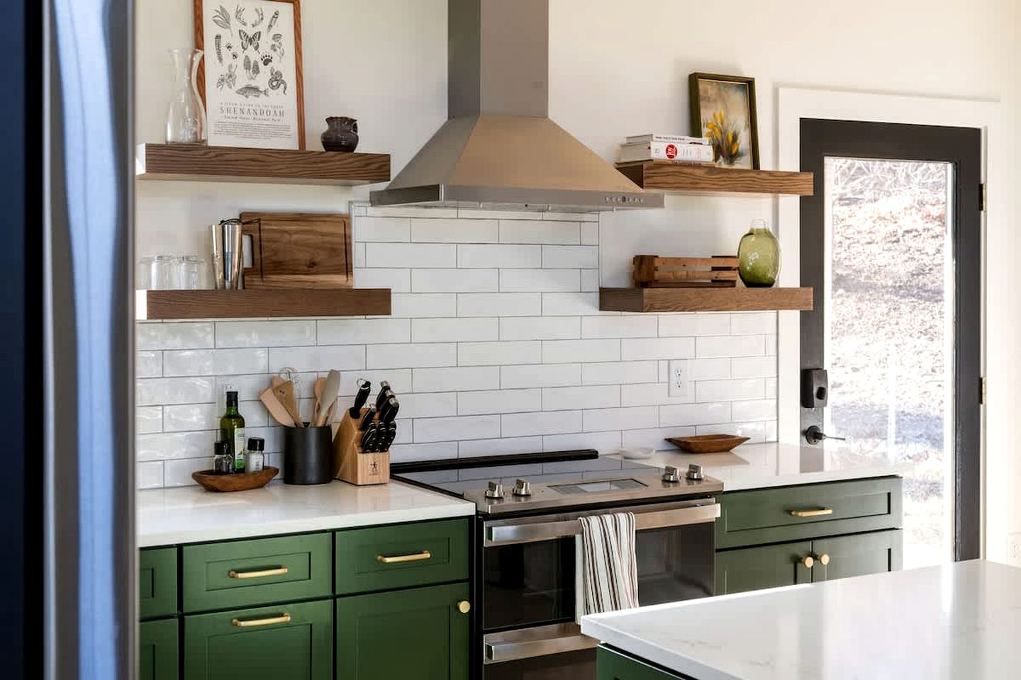 Luxury Mountain Cabin with Hot Tub & Panoramic Views Near Blue Ridge Parkway, Afton VA