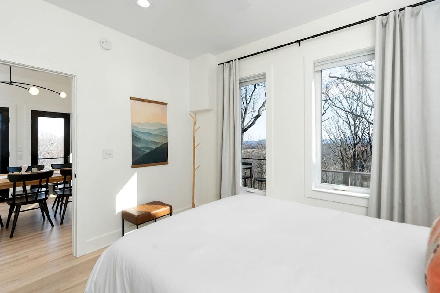 Luxury Mountain Cabin with Hot Tub & Panoramic Views Near Blue Ridge Parkway, Afton VA