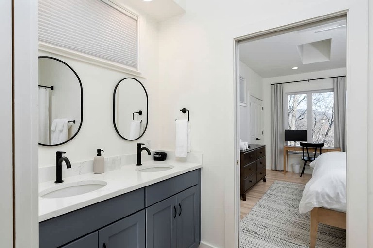 Cabins (United States of America, Afton, Virginia)