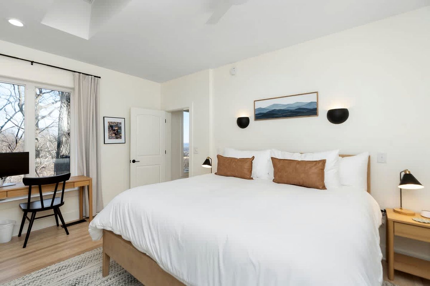 Luxury Mountain Cabin with Hot Tub & Panoramic Views Near Blue Ridge Parkway, Afton VA