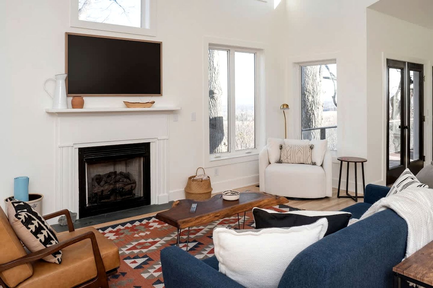 Luxury Mountain Cabin with Hot Tub & Panoramic Views Near Blue Ridge Parkway, Afton VA