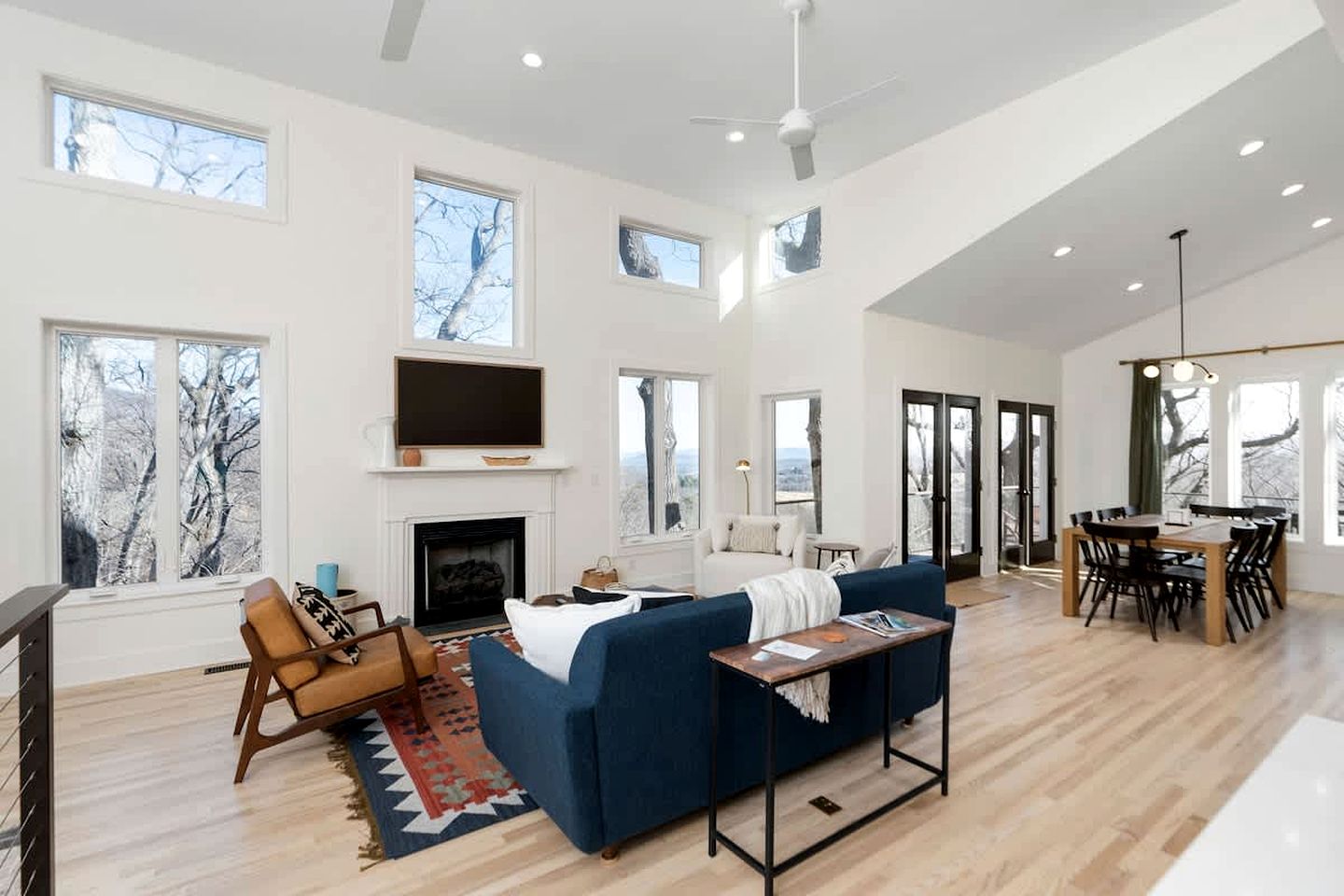 Luxury Mountain Cabin with Hot Tub & Panoramic Views Near Blue Ridge Parkway, Afton VA