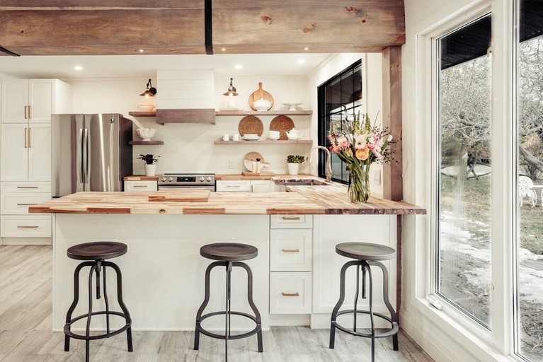 Cottages (Canada, Prince Edward County, Ontario)