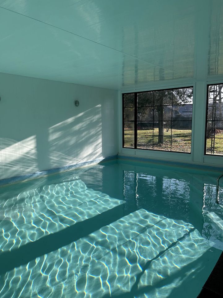 Spacious Cottage with Indoor Heated Pool Near Sandbanks Provincial Park, Picton, Ontario