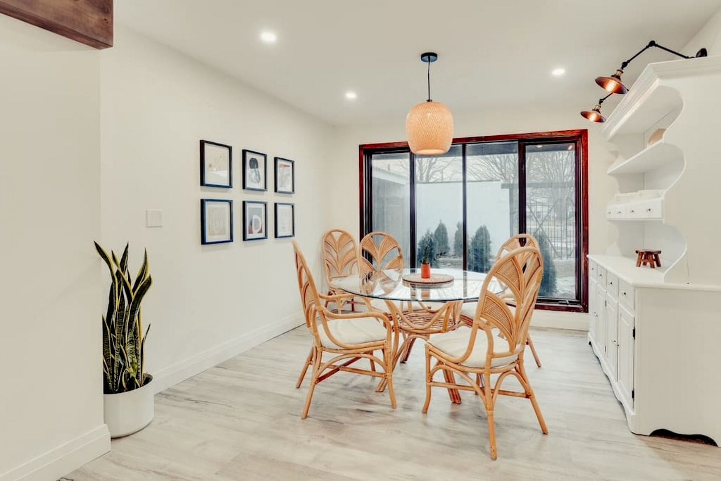 Spacious Cottage with Indoor Heated Pool Near Sandbanks Provincial Park, Picton, Ontario