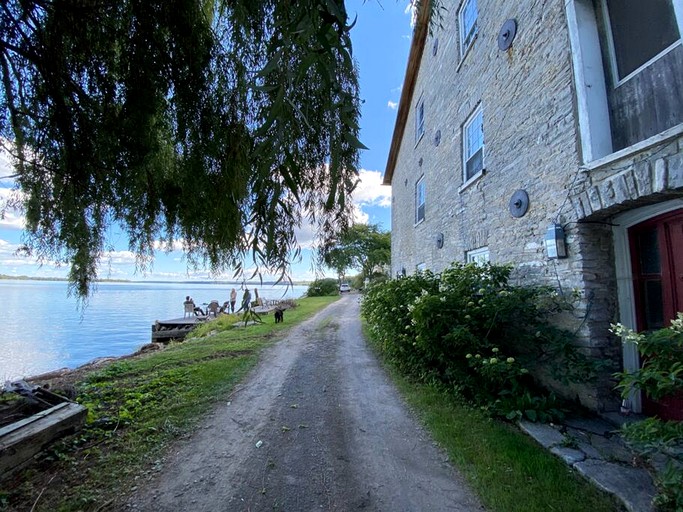 Cottages (Canada, Prince Edward County, Ontario)