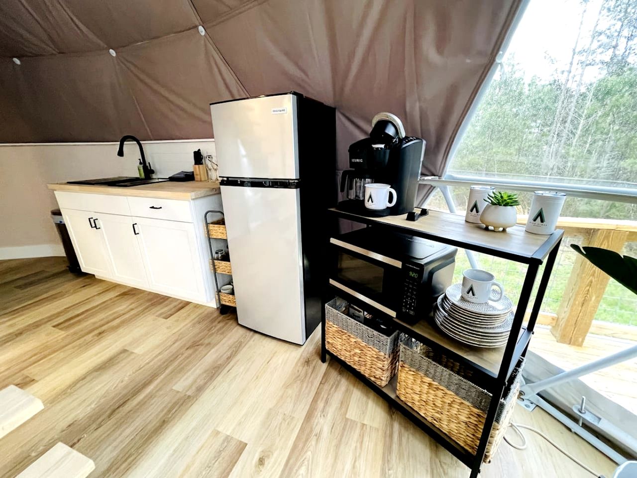 Lofted Family Dome with Equipped Deck in Kentucky
