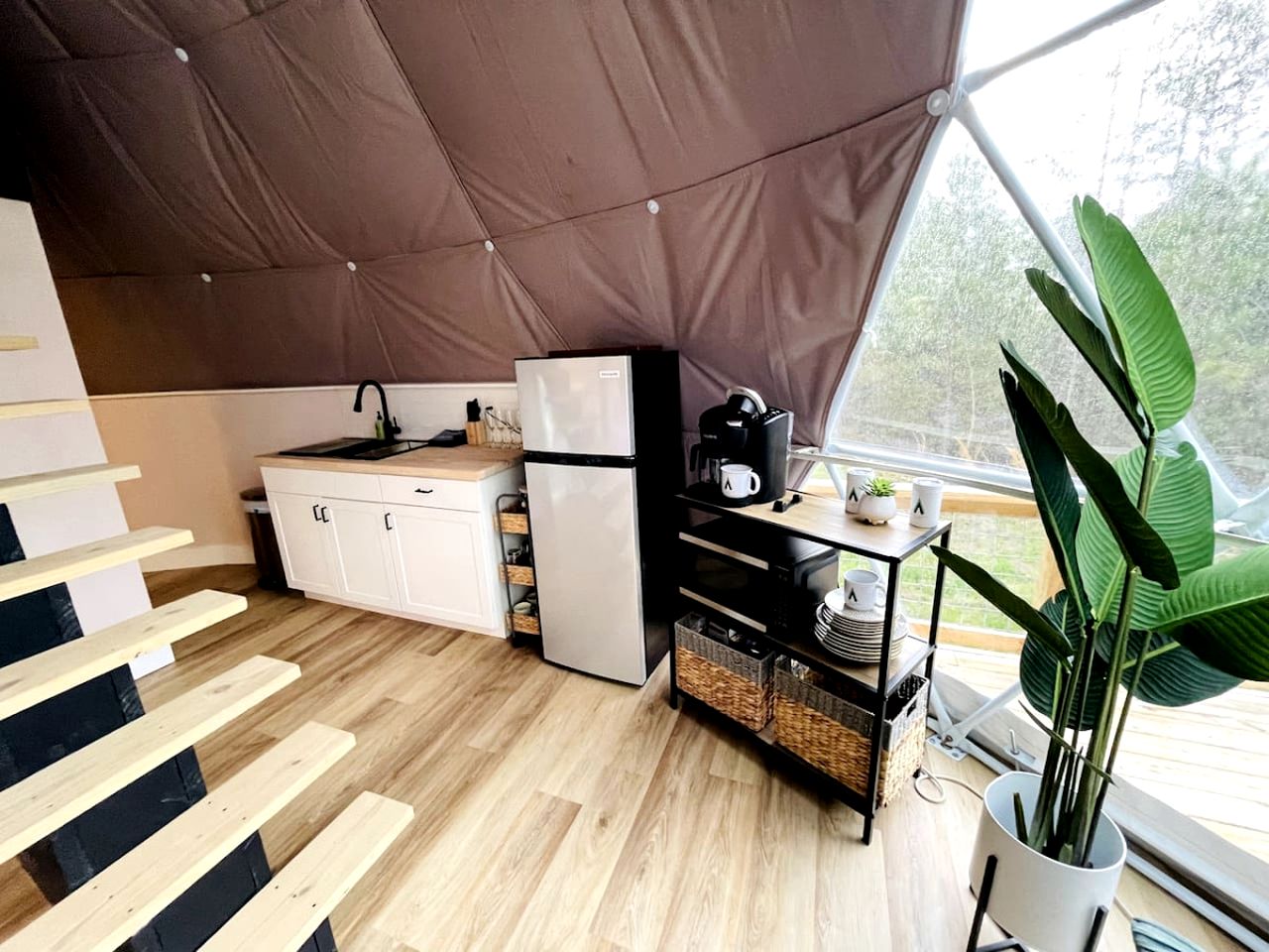 Lofted Family Dome with Equipped Deck in Kentucky
