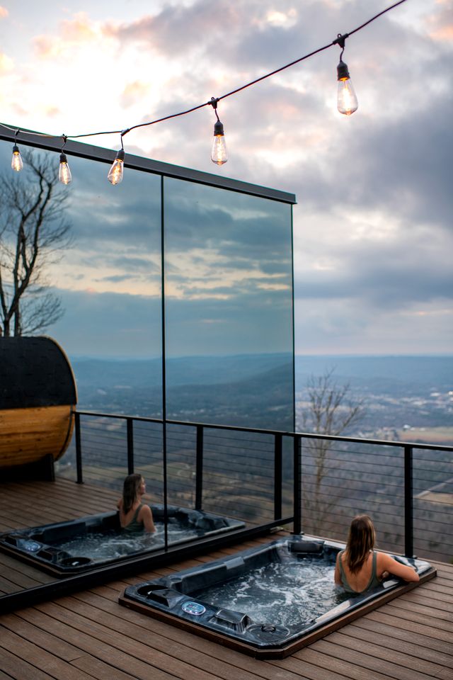 Stunning Mirrored Glass Cabin with Hot Tub & Sauna near Lookout Mountain, Dade County, GA
