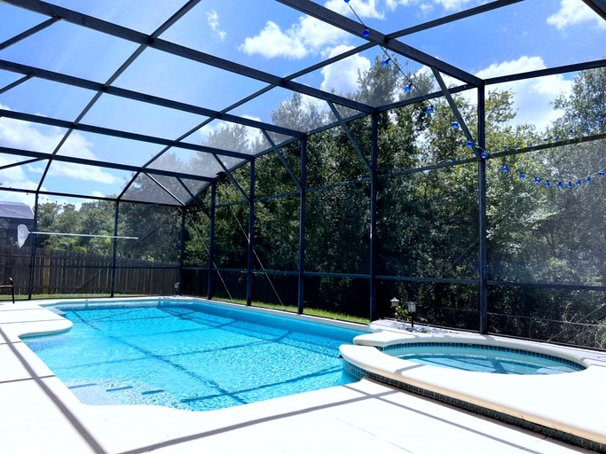 Exceptional Luxury Villa with Swimming Pool and Hot Tub on Family Resort in Kissimmee, Florida