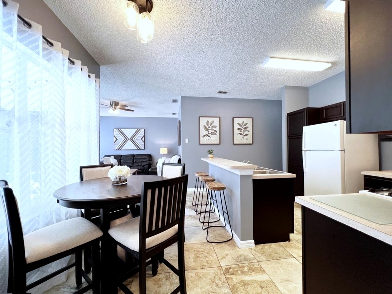 Exceptional Luxury Villa with Swimming Pool and Hot Tub on Family Resort in Kissimmee, Florida