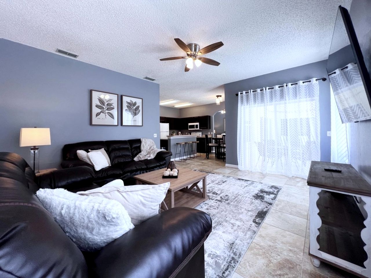 Exceptional Luxury Villa with Swimming Pool and Hot Tub on Family Resort in Kissimmee, Florida