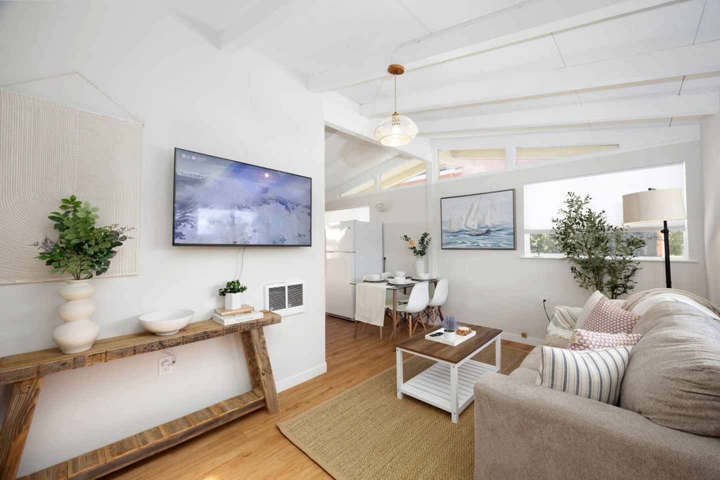 Private Cottage Along the Northern California Coast in El Granada, Perfect for an Oceanfront Escape