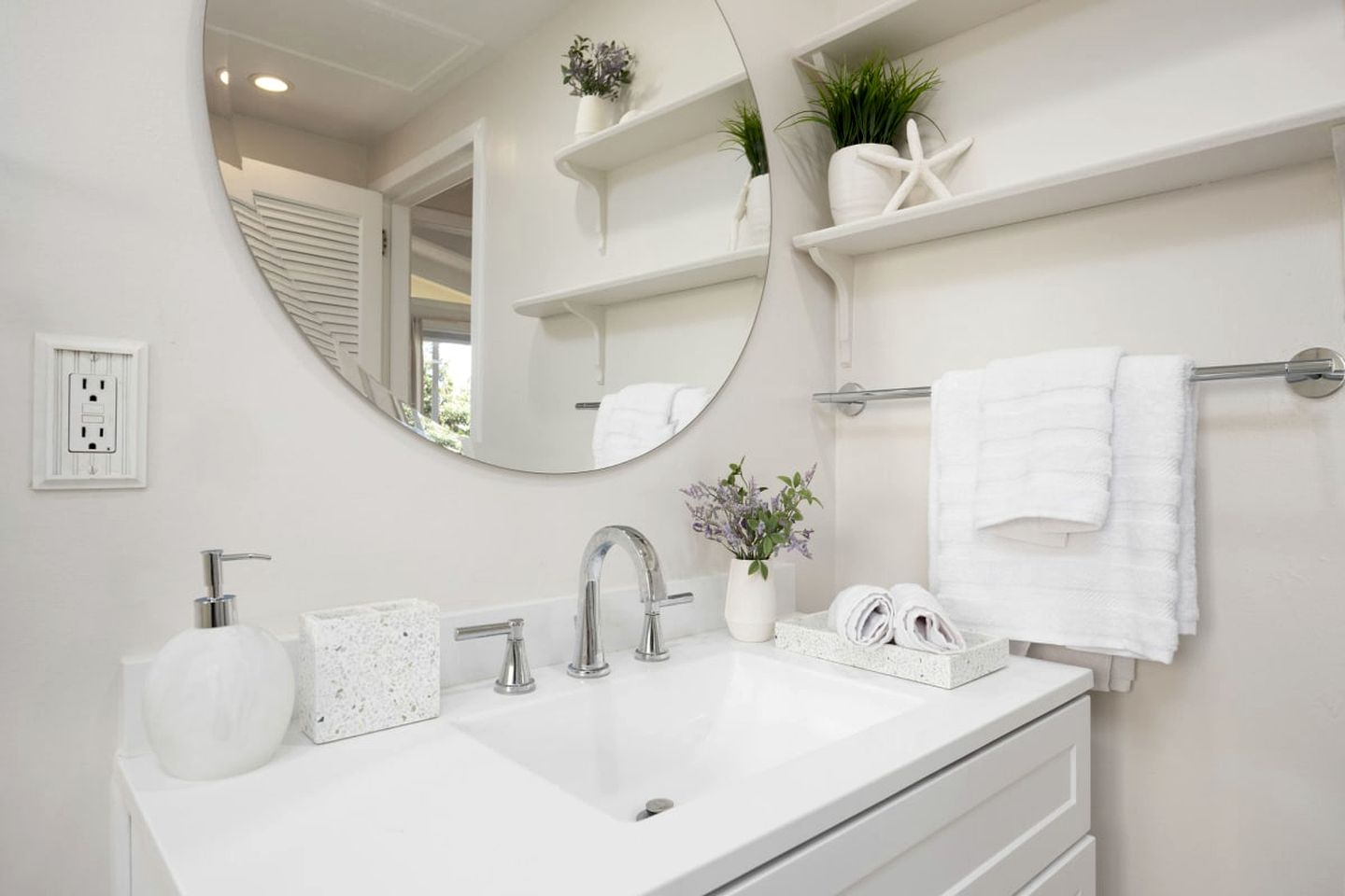 Private Cottage Along the Northern California Coast in El Granada, Perfect for an Oceanfront Escape