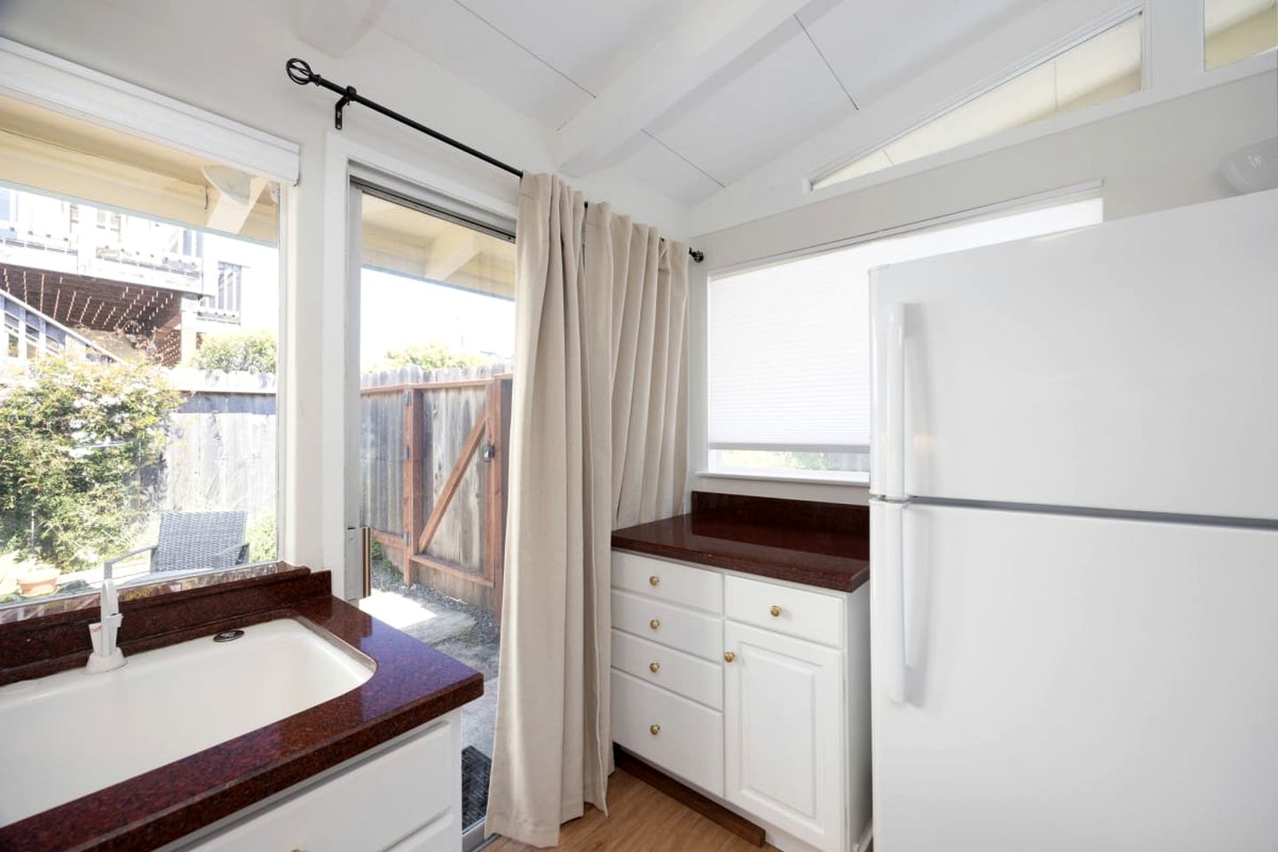 Private Cottage Along the Northern California Coast in El Granada, Perfect for an Oceanfront Escape