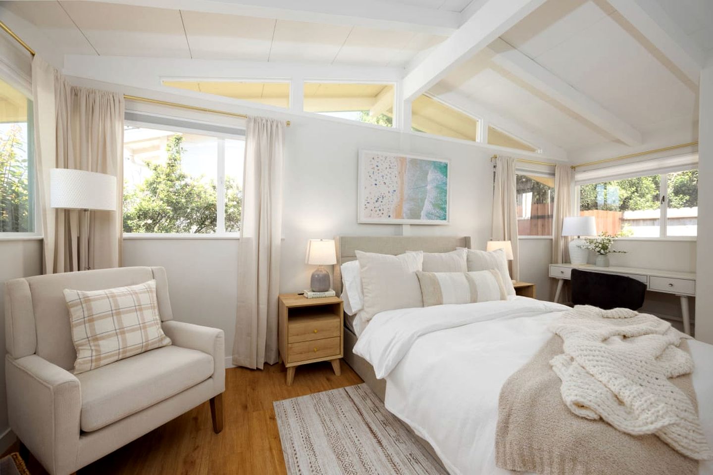 Private Cottage Along the Northern California Coast in El Granada, Perfect for an Oceanfront Escape