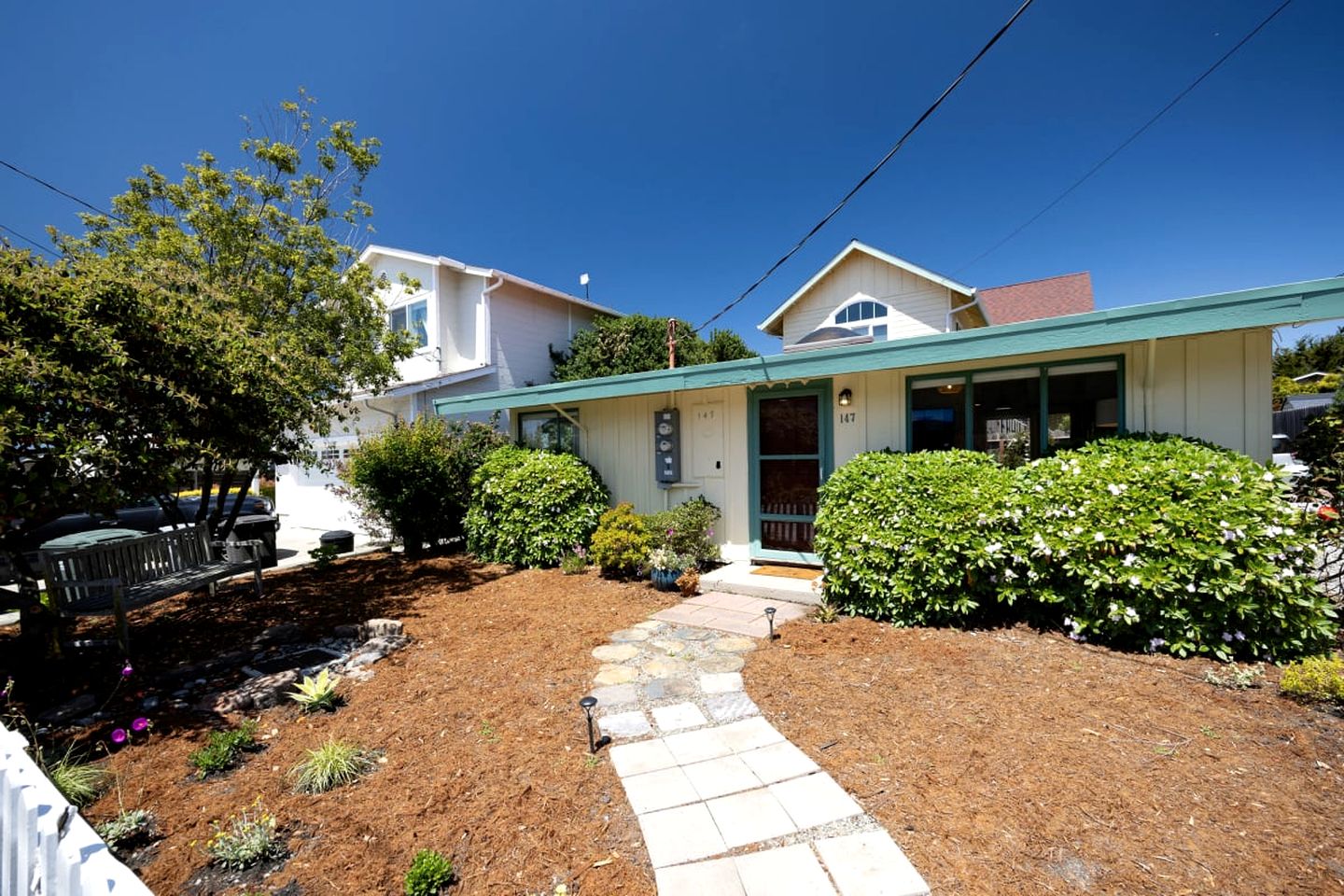 Private Cottage Along the Northern California Coast in El Granada, Perfect for an Oceanfront Escape
