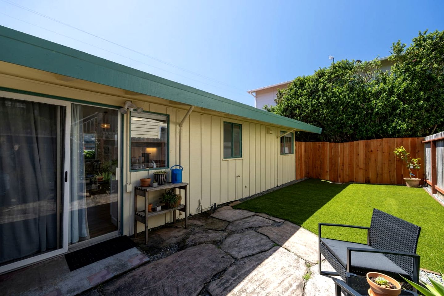 Private Cottage Along the Northern California Coast in El Granada, Perfect for an Oceanfront Escape