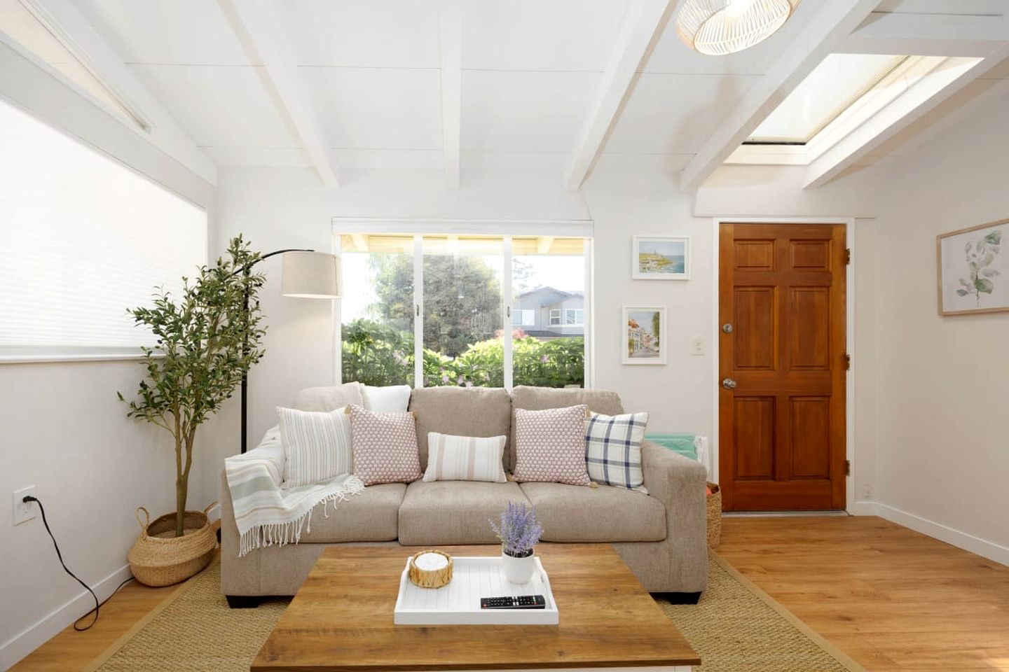 Private Cottage Along the Northern California Coast in El Granada, Perfect for an Oceanfront Escape