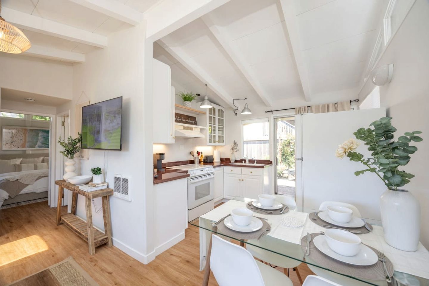 Private Cottage Along the Northern California Coast in El Granada, Perfect for an Oceanfront Escape