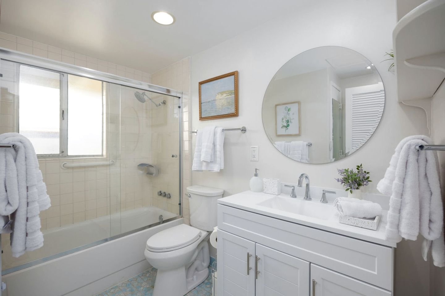 Private Cottage Along the Northern California Coast in El Granada, Perfect for an Oceanfront Escape