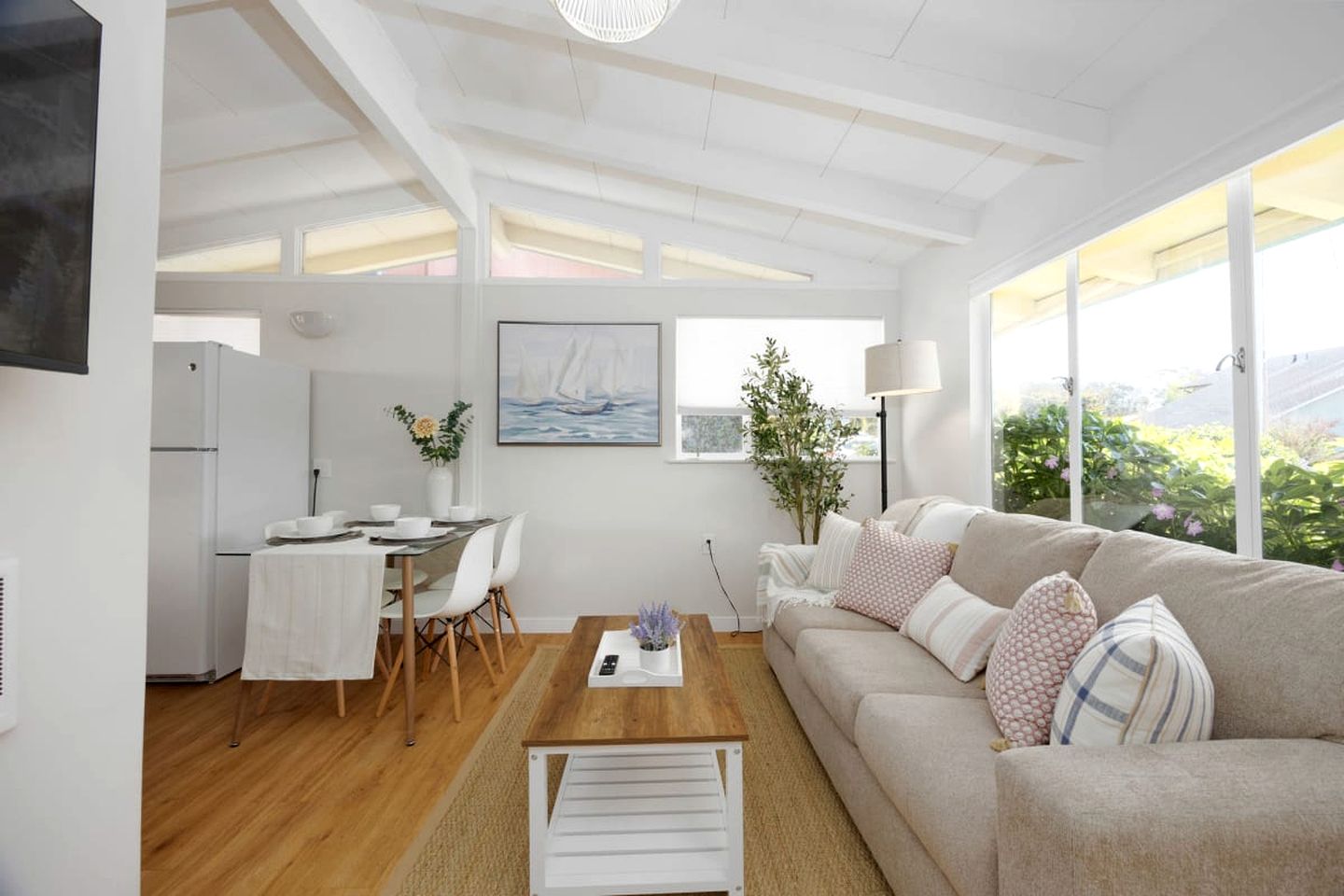 Private Cottage Along the Northern California Coast in El Granada, Perfect for an Oceanfront Escape