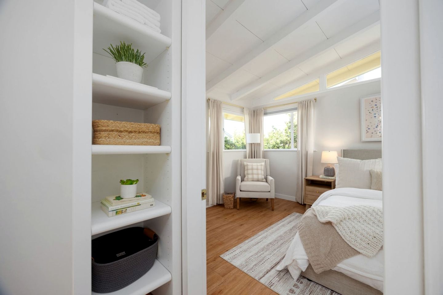 Private Cottage Along the Northern California Coast in El Granada, Perfect for an Oceanfront Escape