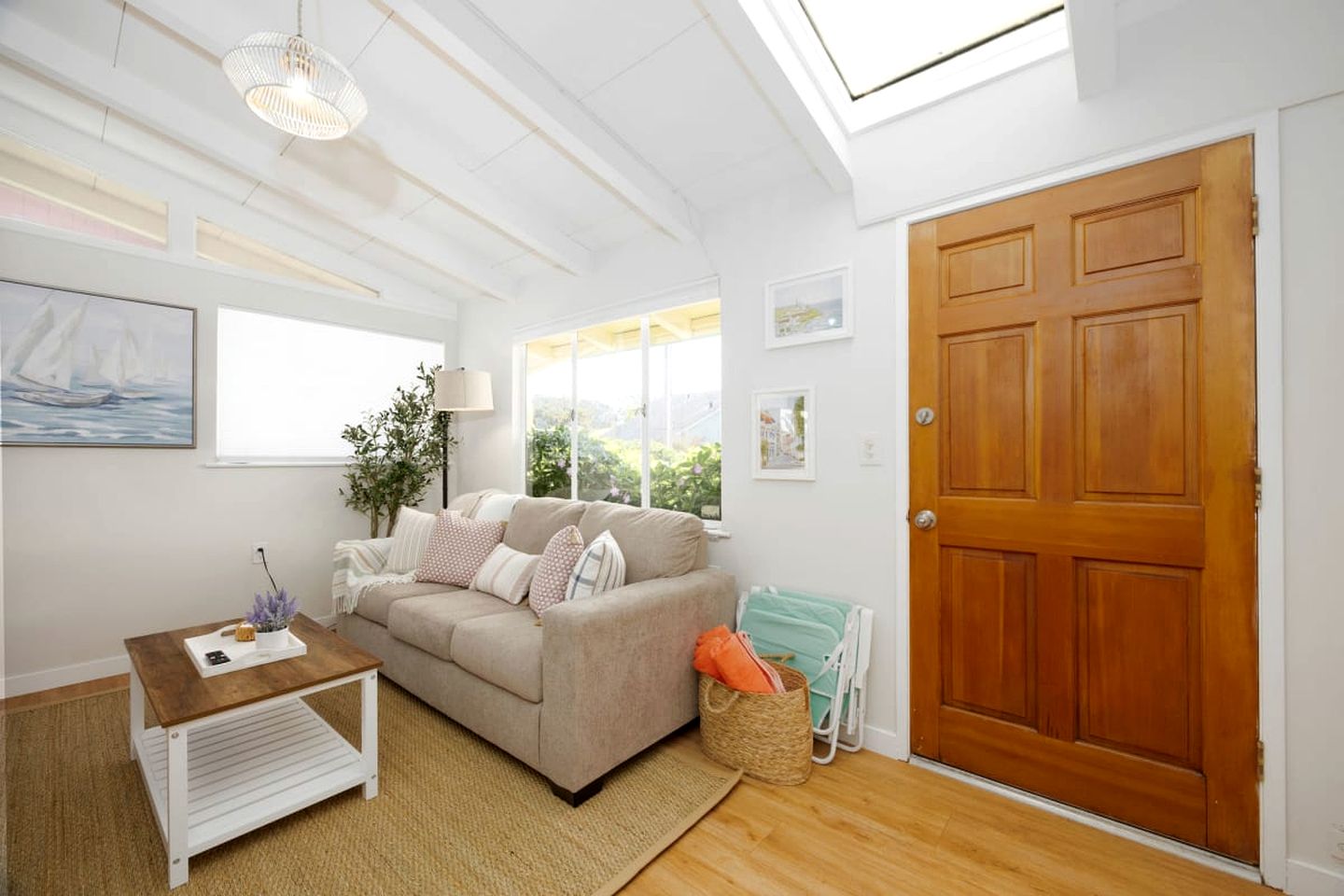 Private Cottage Along the Northern California Coast in El Granada, Perfect for an Oceanfront Escape