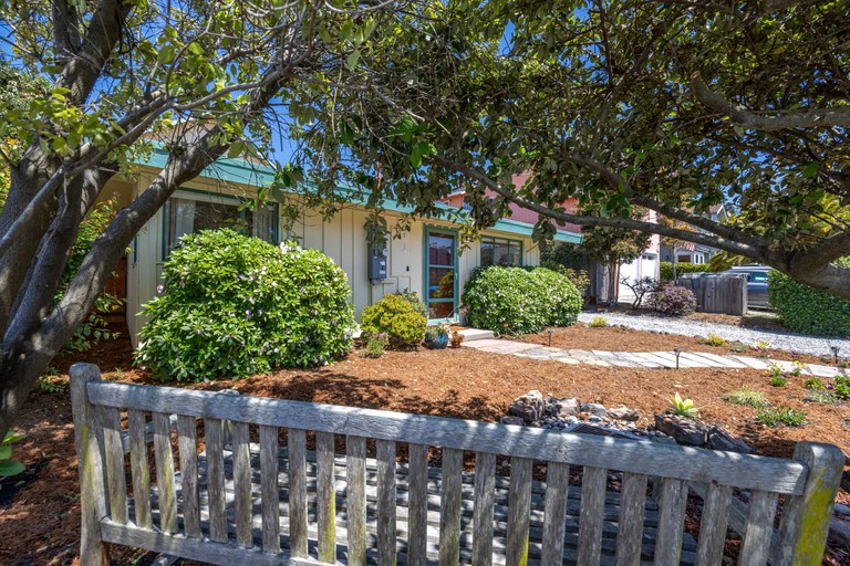 Cottages (United States of America, El Granada, California)