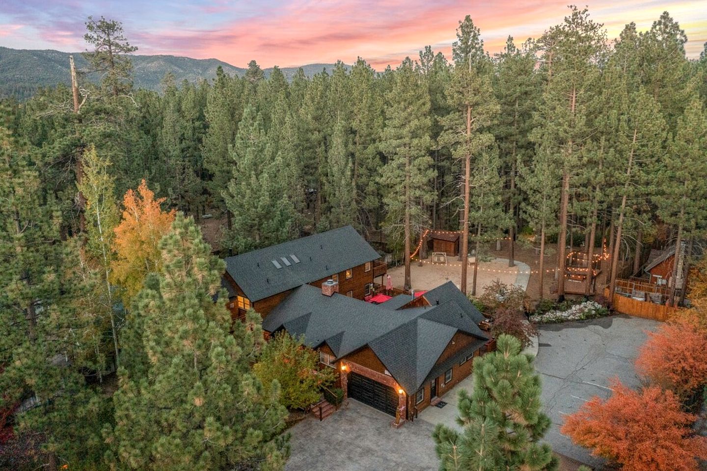 Incredible Cabin with Hot-tub and Fire Pit in Big Bear Lake, California