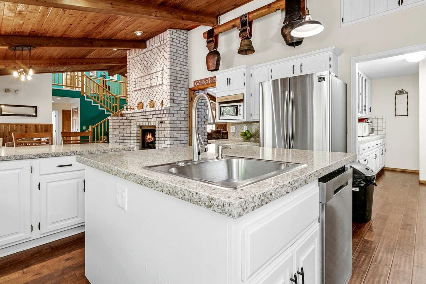 Incredible Cabin with Hot-tub and Fire Pit in Big Bear Lake, California