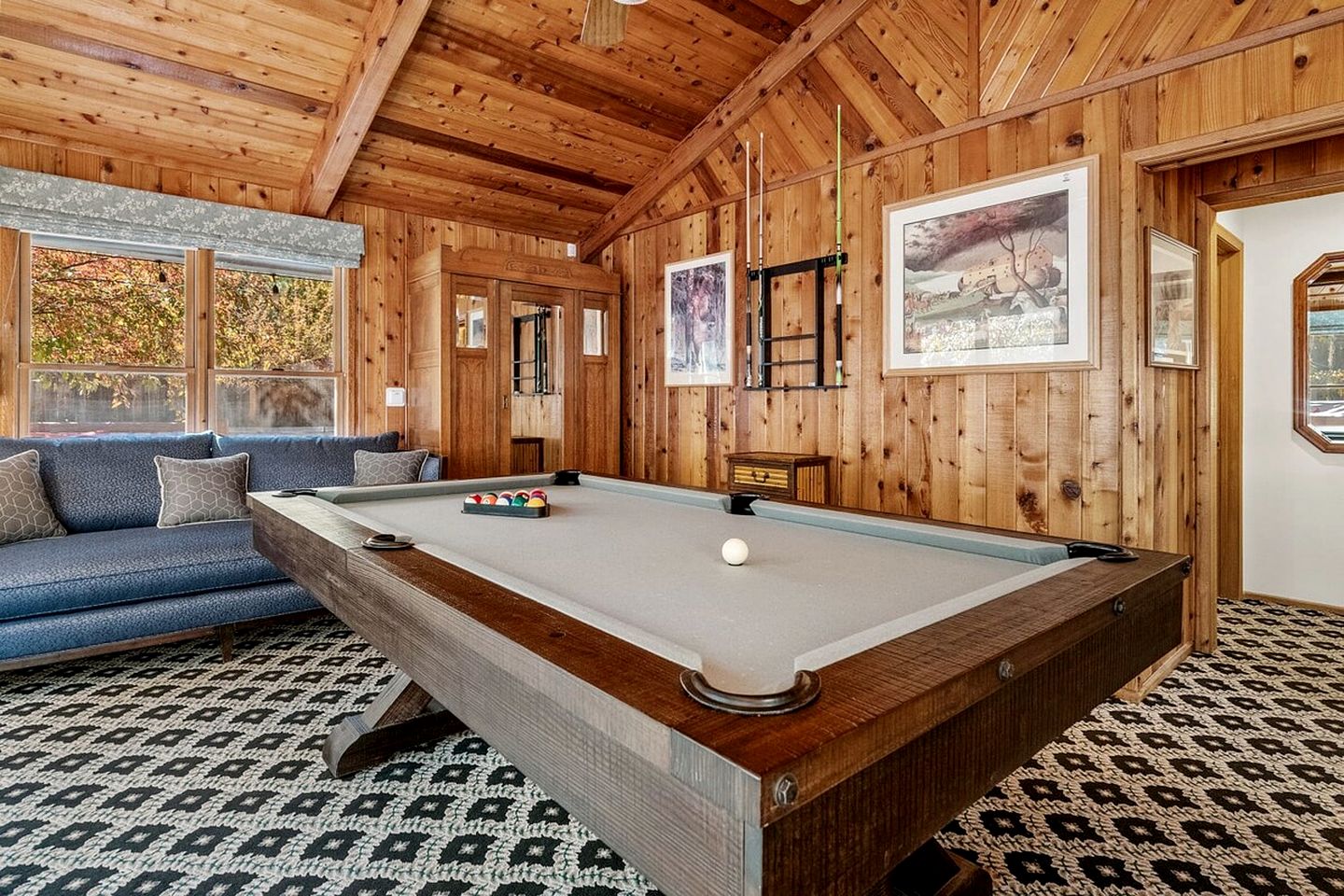 Incredible Cabin with Hot-tub and Fire Pit in Big Bear Lake, California