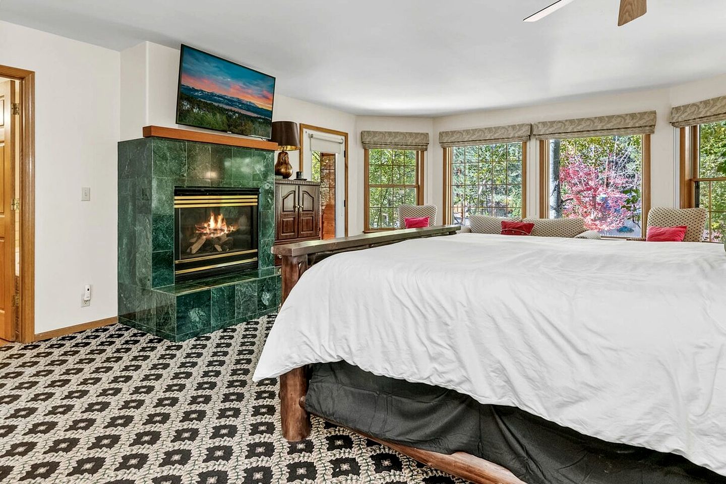 Incredible Cabin with Hot-tub and Fire Pit in Big Bear Lake, California