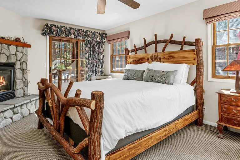 Cabins (United States of America, Big Bear Lake, California)