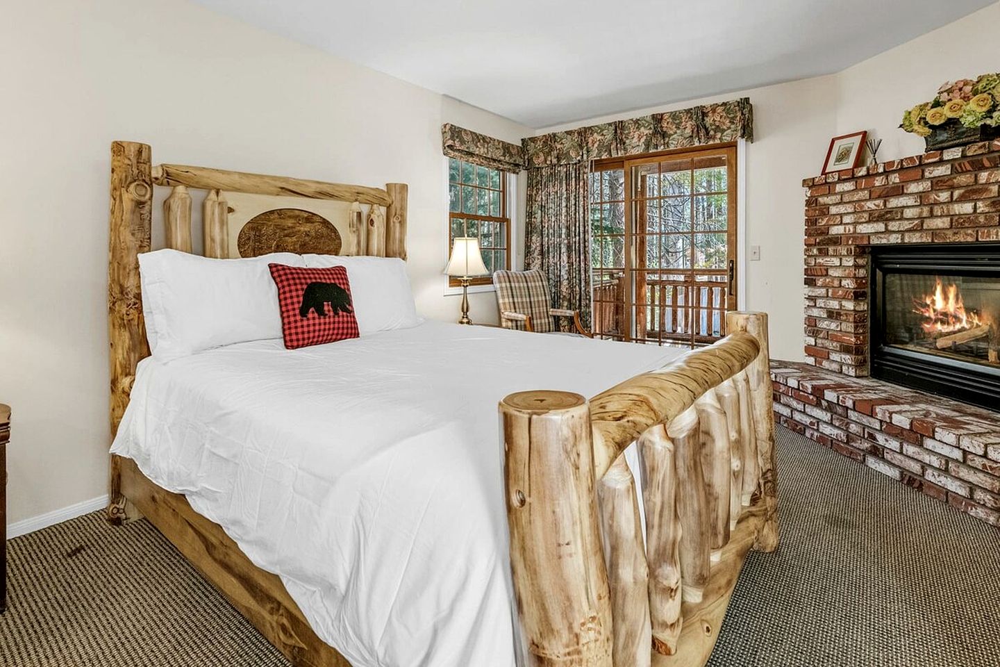 Incredible Cabin with Hot-tub and Fire Pit in Big Bear Lake, California