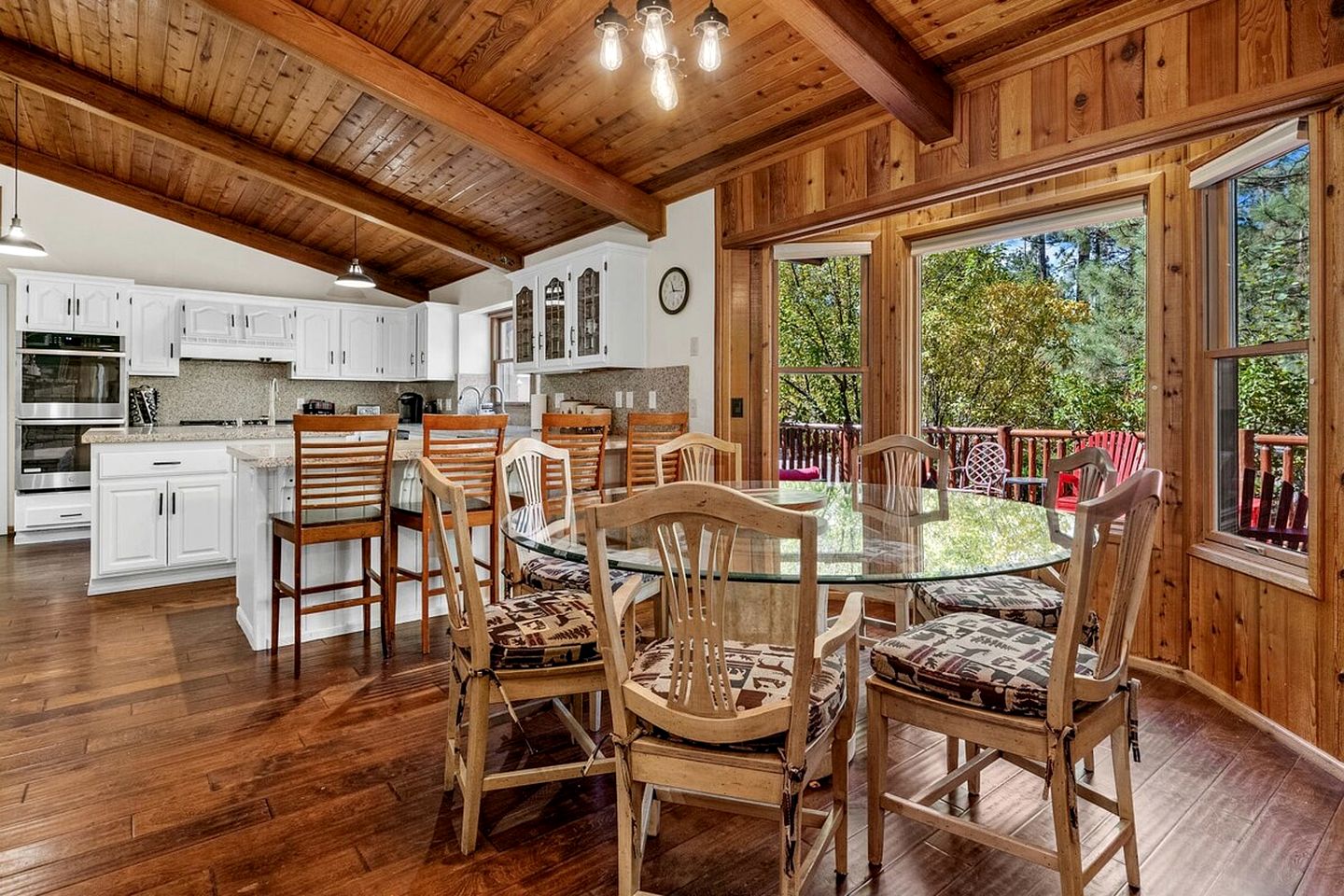Incredible Cabin with Hot-tub and Fire Pit in Big Bear Lake, California