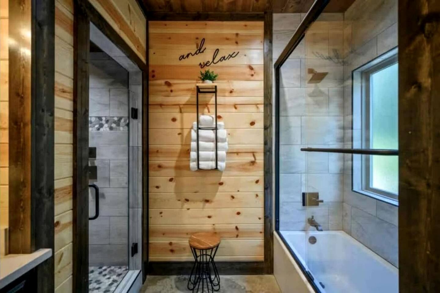 Private Forestview Luxury Cabin with Hot Tub, Foosball Loft & Outdoor Fireplace Near Beavers Bend, Broken Bow, OK