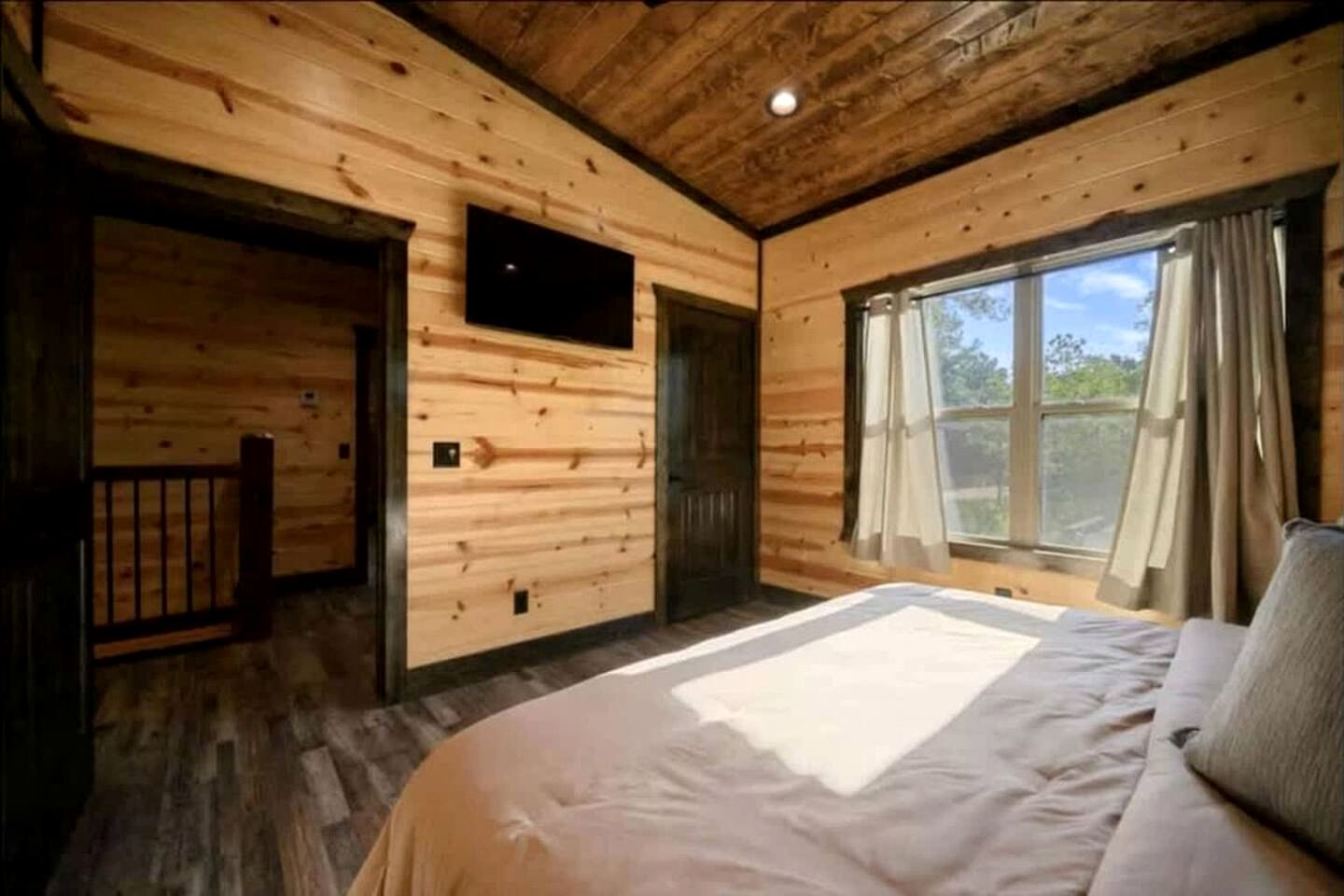 Private Forestview Luxury Cabin with Hot Tub, Foosball Loft & Outdoor Fireplace Near Beavers Bend, Broken Bow, OK