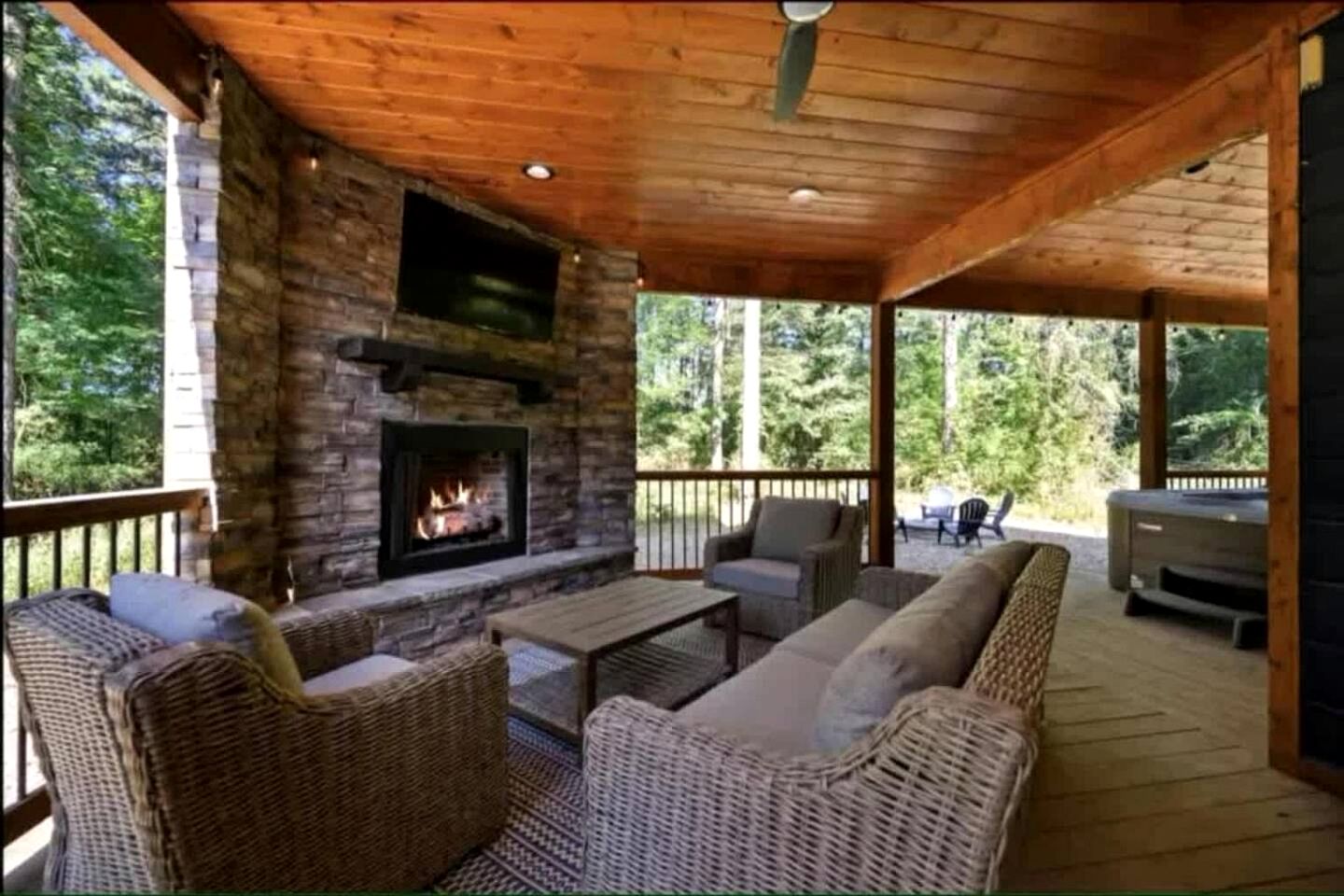 Private Forestview Luxury Cabin with Hot Tub, Foosball Loft & Outdoor Fireplace Near Beavers Bend, Broken Bow, OK