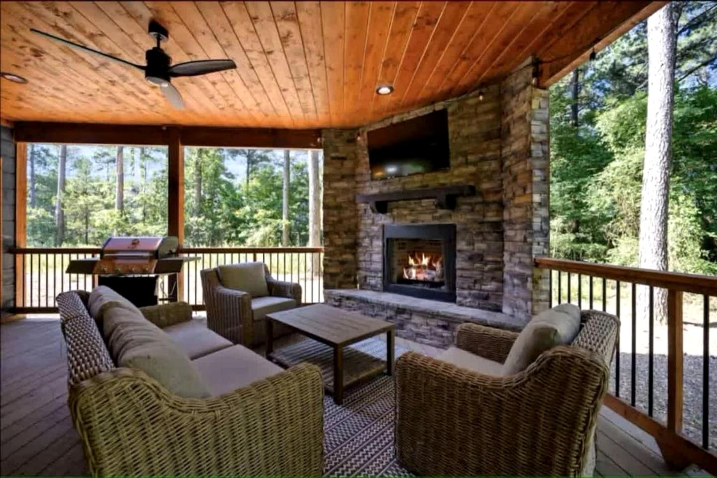 Private Forestview Luxury Cabin with Hot Tub, Foosball Loft & Outdoor Fireplace Near Beavers Bend, Broken Bow, OK