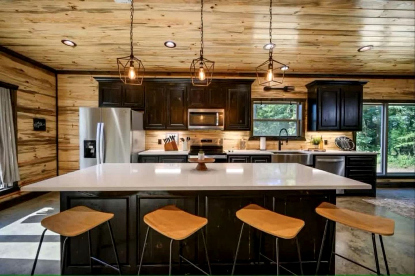 Private Forestview Luxury Cabin with Hot Tub, Foosball Loft & Outdoor Fireplace Near Beavers Bend, Broken Bow, OK