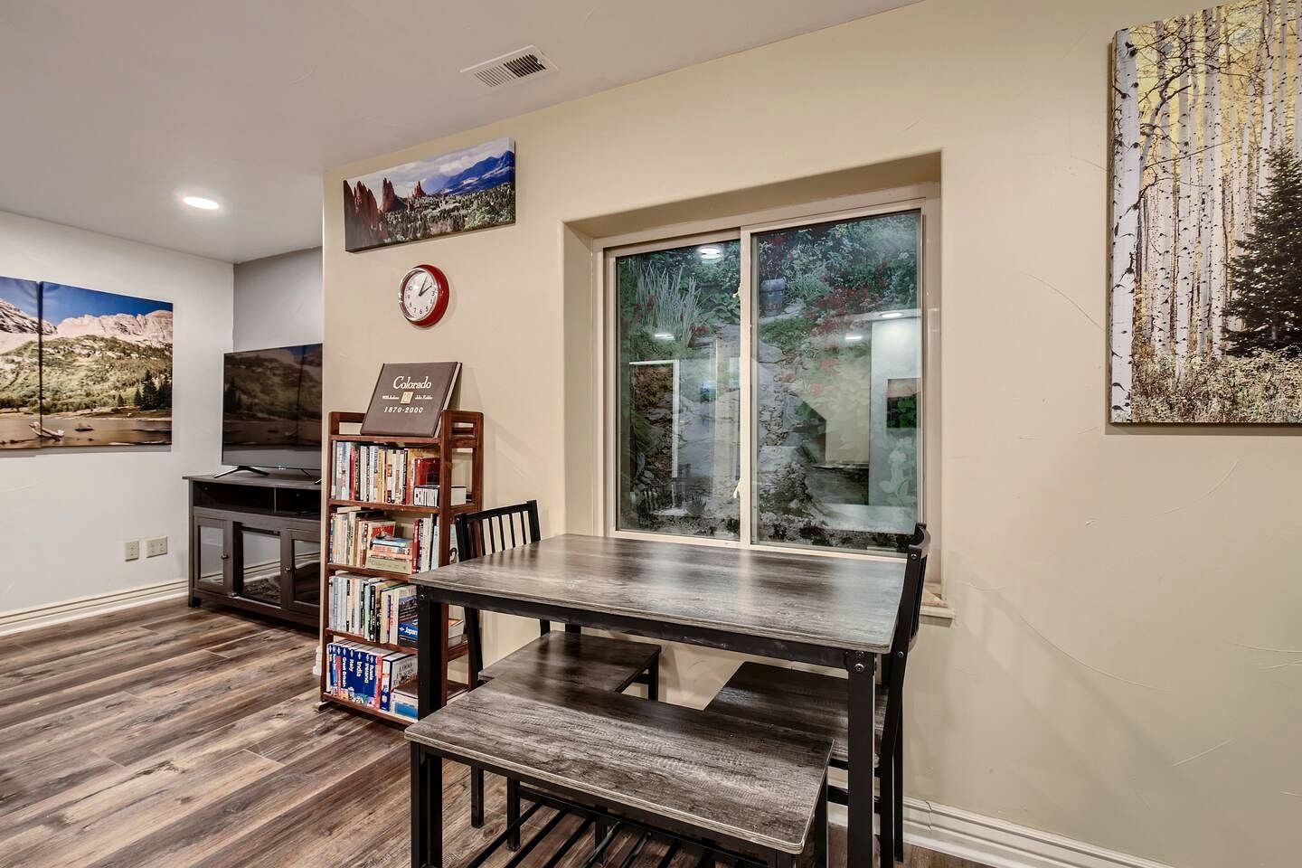 Spacious Colorado-Themed Garden-Level Suite with Fireplace near Eagle Trace Golf Course in Broomfield, CO