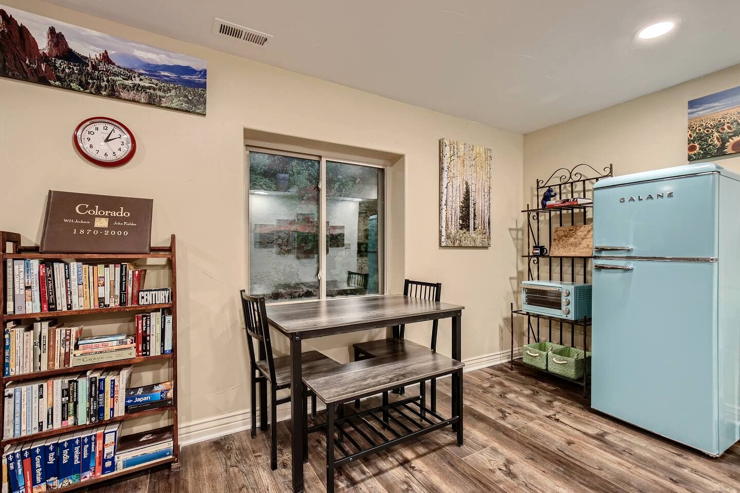 Spacious Colorado-Themed Garden-Level Suite with Fireplace near Eagle Trace Golf Course in Broomfield, CO