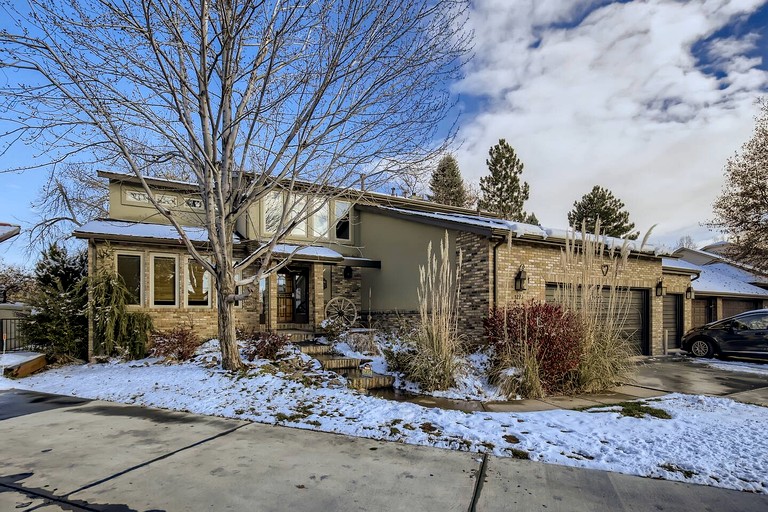 Spacious Colorado-Themed Garden-Level Suite with Fireplace near Eagle Trace Golf Course in Broomfield, CO