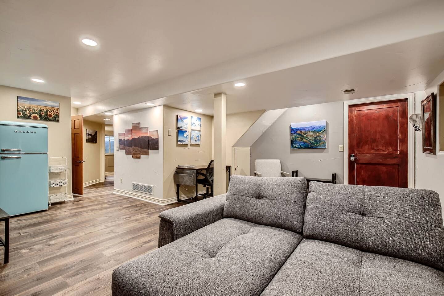 Spacious Colorado-Themed Garden-Level Suite with Fireplace near Eagle Trace Golf Course in Broomfield, CO