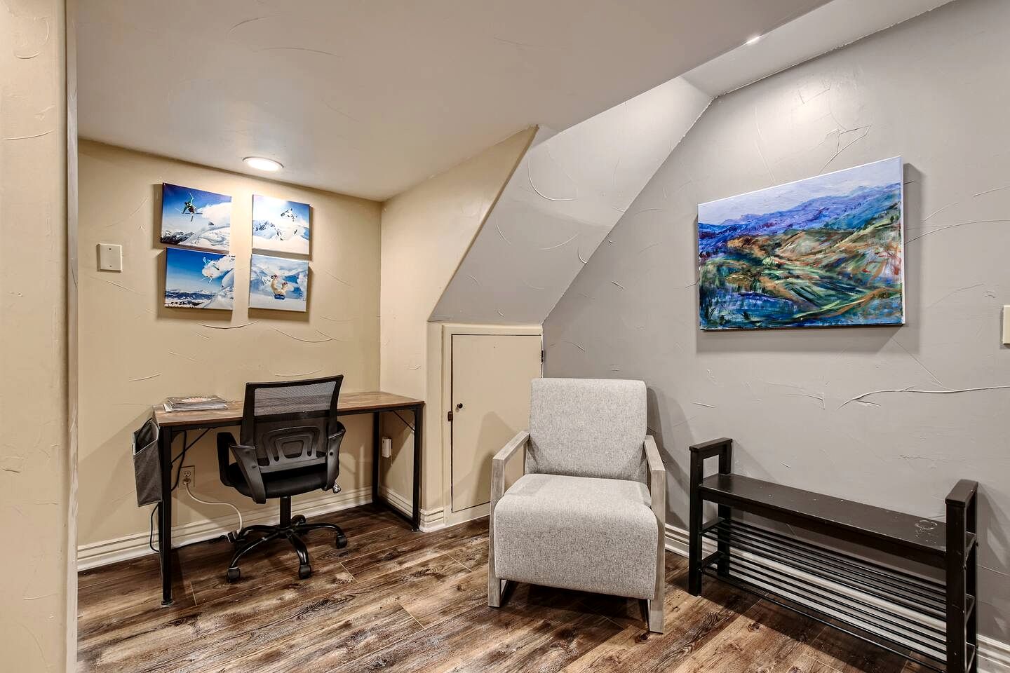 Spacious Colorado-Themed Garden-Level Suite with Fireplace near Eagle Trace Golf Course in Broomfield, CO