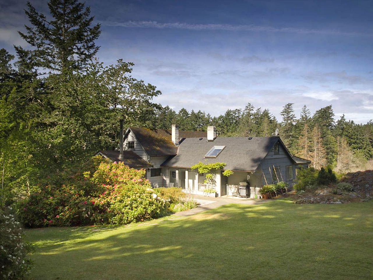 Lakefront Cottage Rental near Victoria, British Columbia